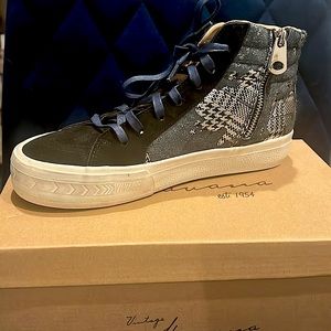 EUC VINTAGE HAVANA LUNNY NAVY/BLACK HIGH TOP SNEAKER.